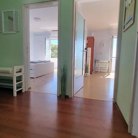 With Direct Sea View, Free Parking And Close To Beaches And Promenade ロヴラン