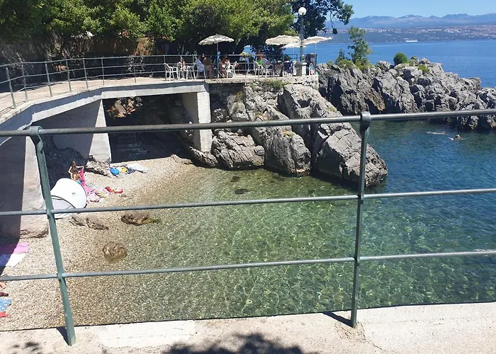 Apartment With Direct Sea View, Free Parking And Close To Beaches And Promenade *