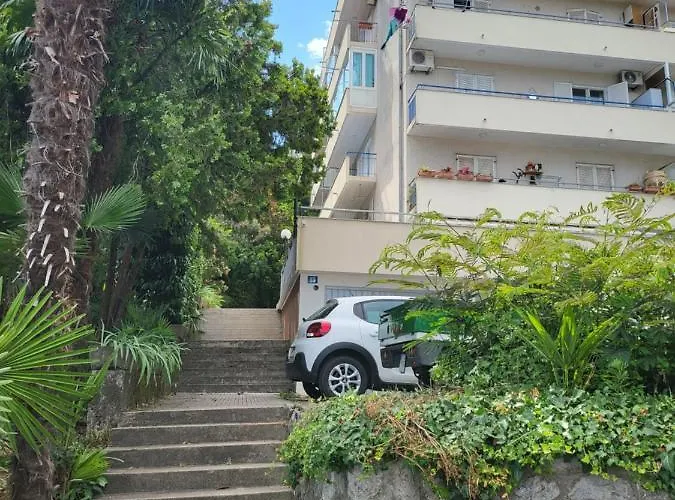 Apartment With Direct Sea View, Free Parking And Close To Beaches And Promenade Lovran