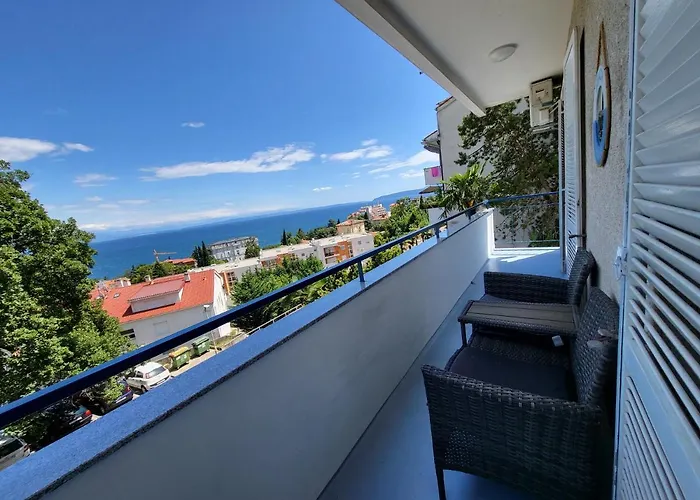 Apartment With Direct Sea View, Free Parking And Close To Beaches And Promenade