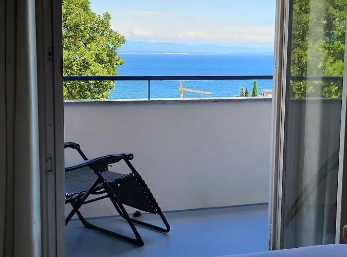 Apartment With Direct Sea View, Free Parking And Close To Beaches And Promenade
