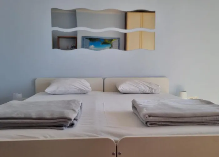 Apartment With Direct Sea View, Free Parking And Close To Beaches And Promenade
