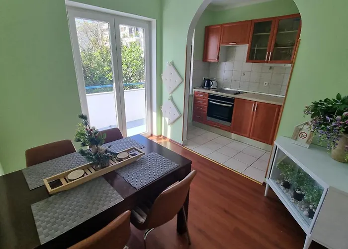 With Direct Sea View, Free Parking And Close To Beaches And Promenade
