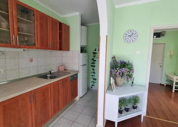 With Direct Sea View, Free Parking And Close To Beaches And Promenade *