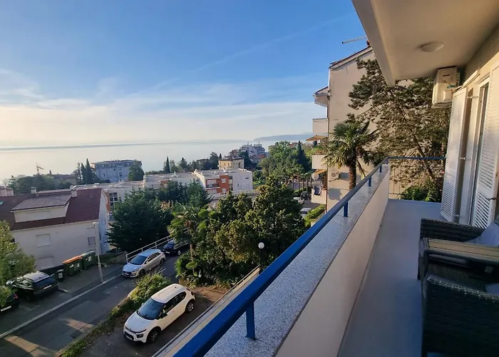 Apartment With Direct Sea View, Free Parking And Close To Beaches And Promenade Lovran