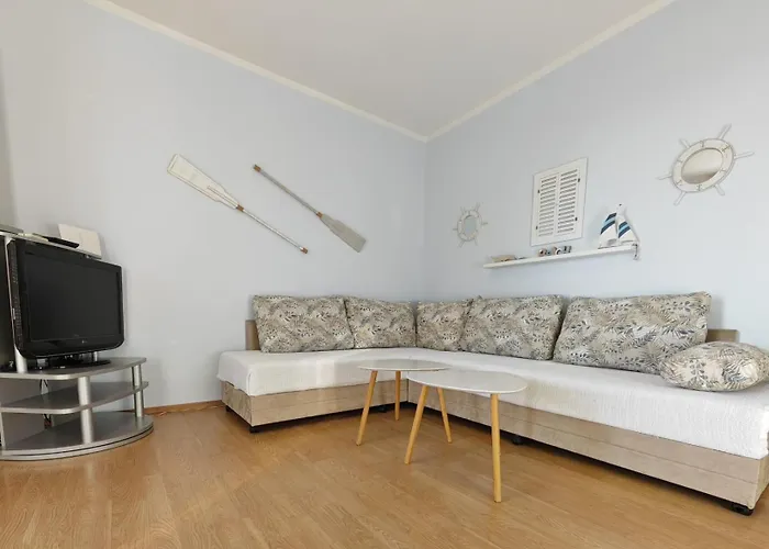 Apartment With Direct Sea View, Free Parking And Close To Beaches And Promenade