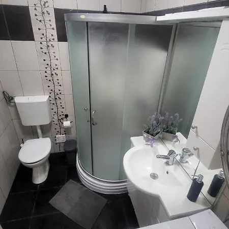 With Direct Sea View, Free Parking And Close To Beaches And Promenade *