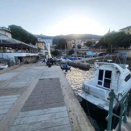 With Direct Sea View, Free Parking And Close To Beaches And Promenade * Lovran