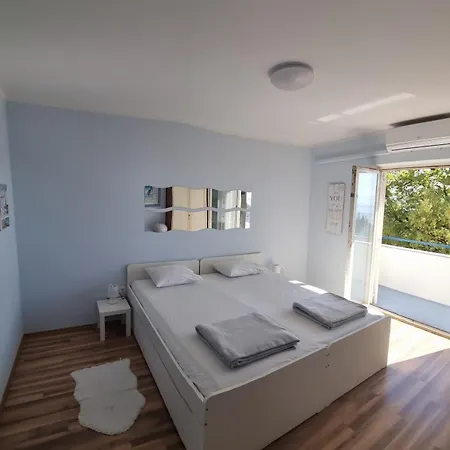 With Direct Sea View, Free Parking And Close To Beaches And Promenade Lejlighed