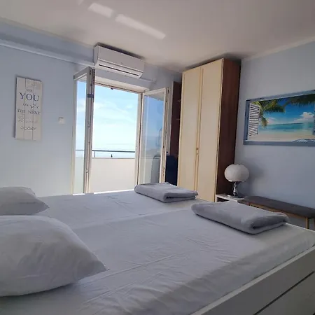 With Direct Sea View, Free Parking And Close To Beaches And Promenade Daire Lovran