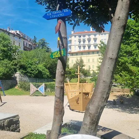 With Direct Sea View, Free Parking And Close To Beaches And Promenade Lejlighed