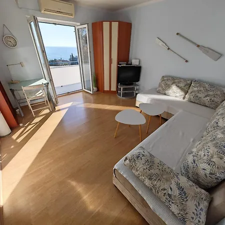 With Direct Sea View, Free Parking And Close To Beaches And Promenade *