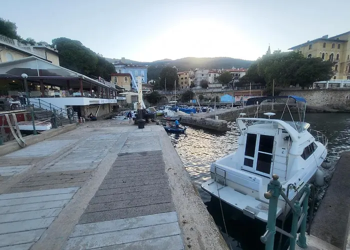 With Direct Sea View, Free Parking And Close To Beaches And Promenade * Lovran
