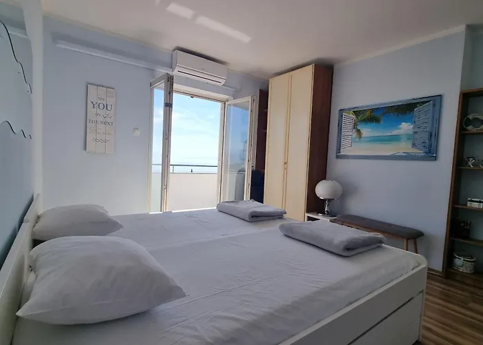 With Direct Sea View, Free Parking And Close To Beaches And Promenade Apartman Lovran