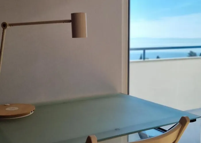 With Direct Sea View, Free Parking And Close To Beaches And Promenade